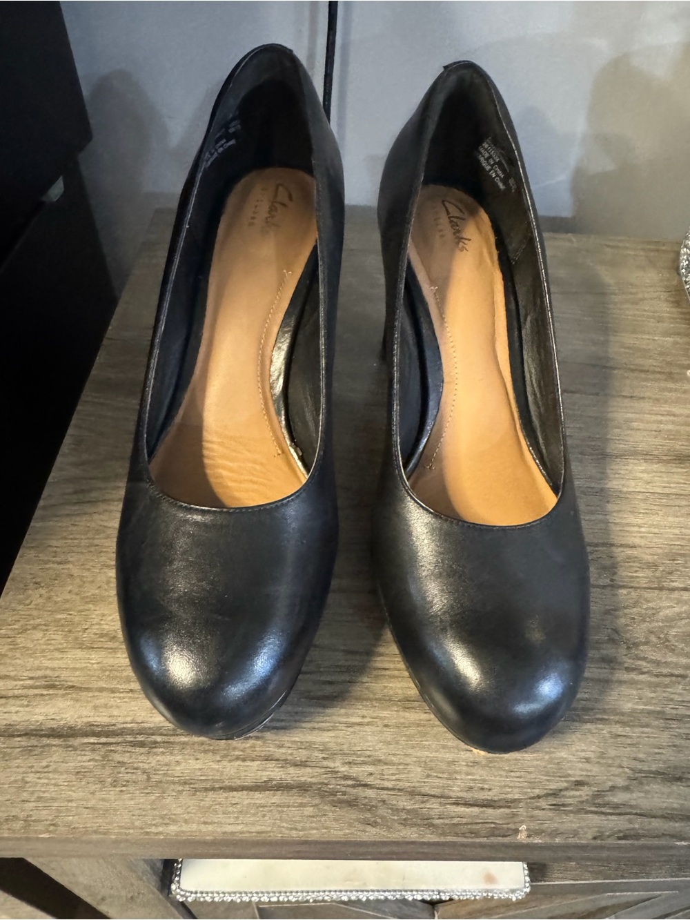 Clarks Black Round-Toe Leather Heels